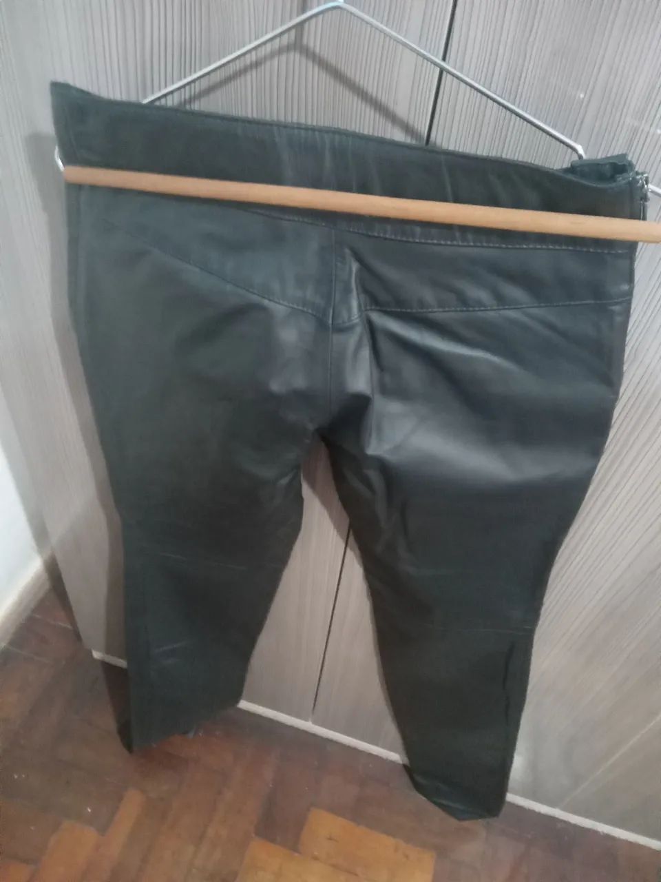 Calça em couro.  - Foto 2