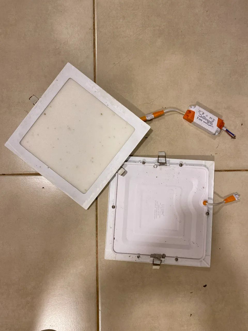 Reparo de lâmpadas LED.