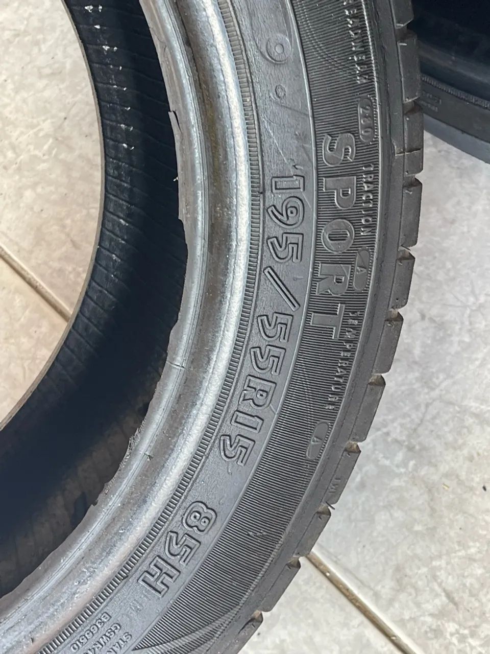 Vendo 3 pneus 195/55/15 usado bom