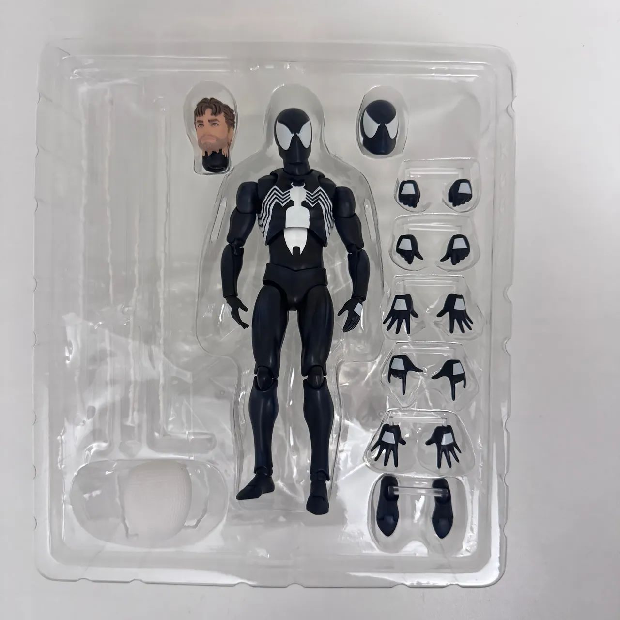 Mafex N°147 Spiderman Black Costume - Foto 3