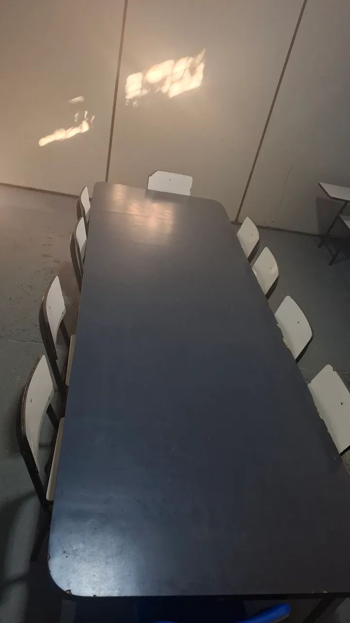 Mesa de refeitório infantil