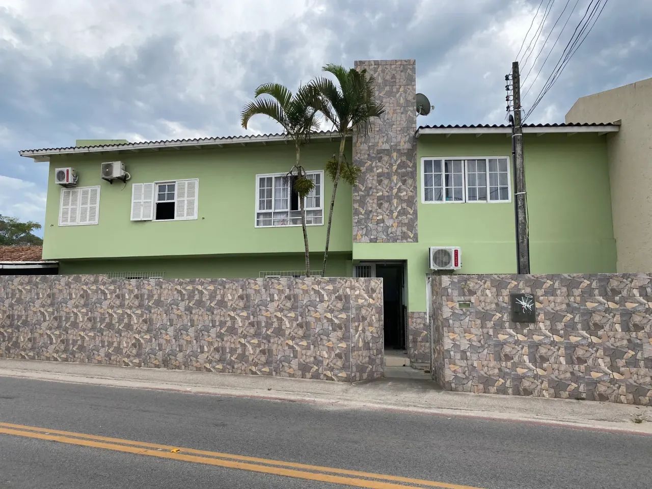 Sobrado para venda com 200 metros quadrados com 4 quartos em Campeche - Florianópolis - SC