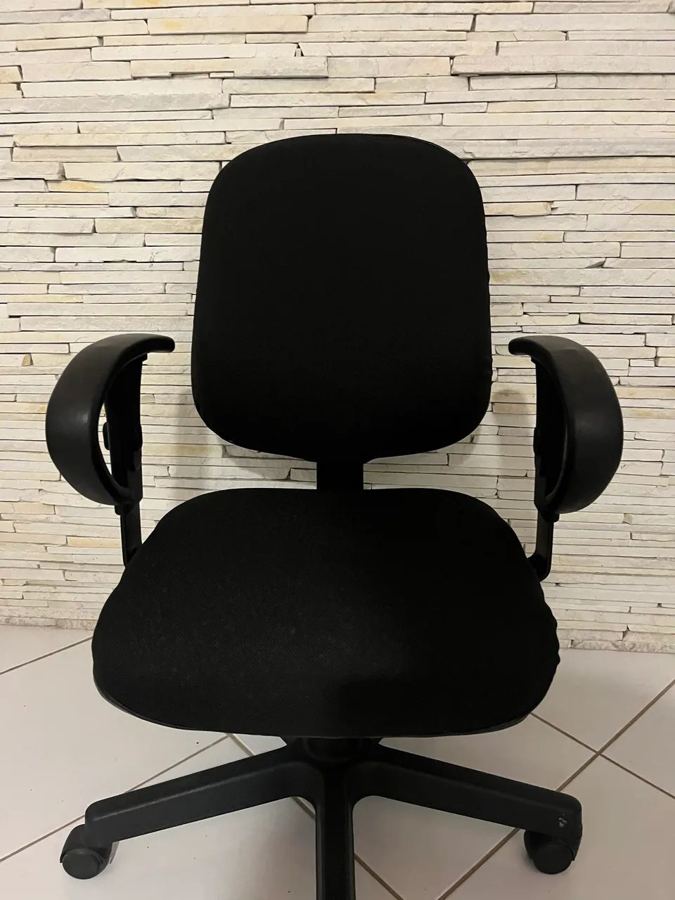 Cadeira de Escritório com Braços Reguláveis | Confortável e Ótimo Custo-Benefício  - Foto 2