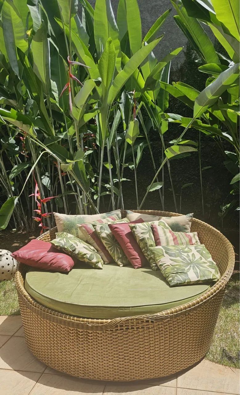 Sofa redondo / Chaise area externa(acompanha as almofadas)