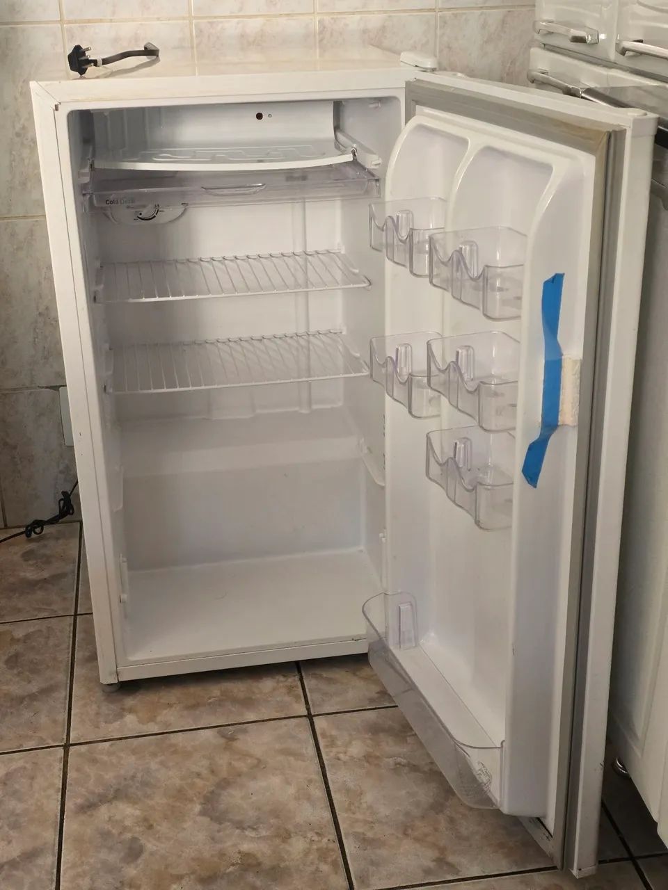 Frigobar Electrolux 122L Branco RE120 - Foto 3
