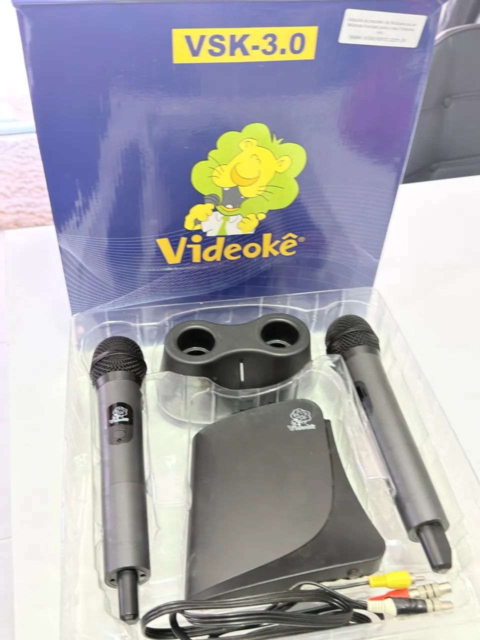 Videokê VSK-3.0 com 2 microfones sem fio e caixa original - Foto 3