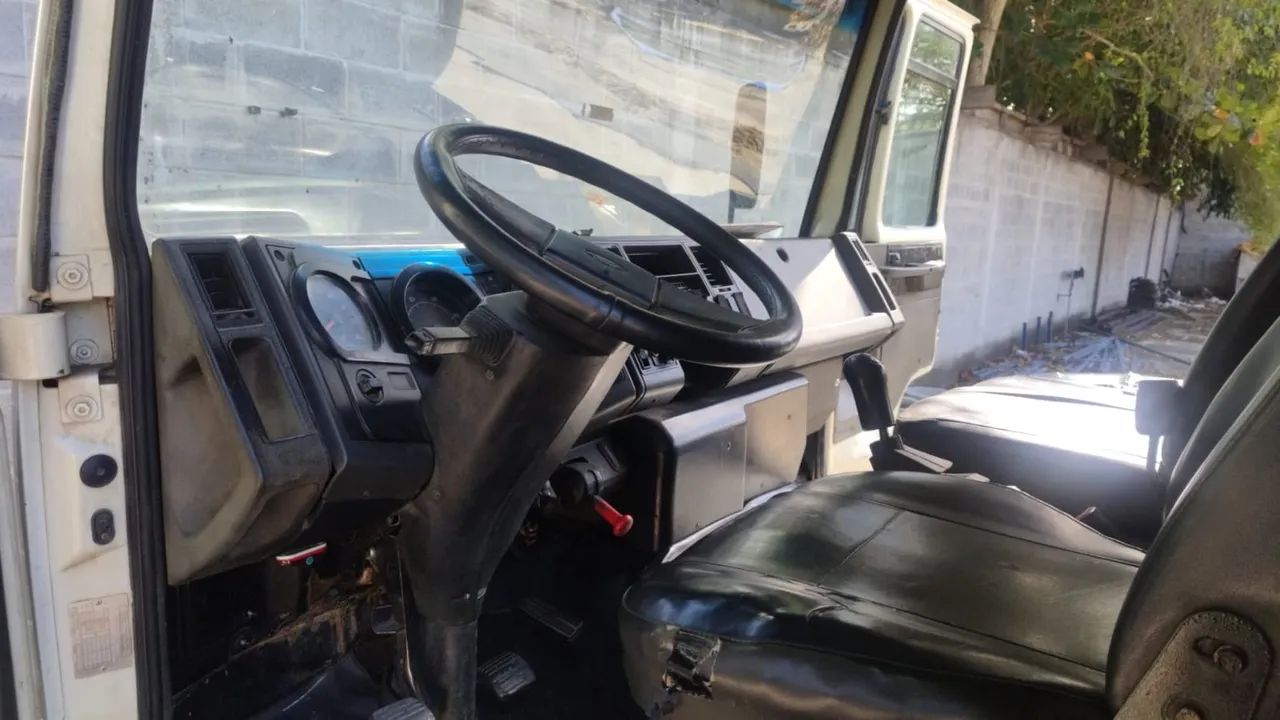 Caminhão pronto para trabalhar. - Foto 4
