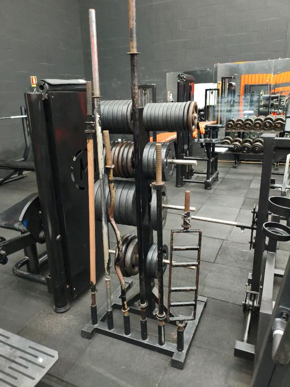 Barras acadêmia musculação 
