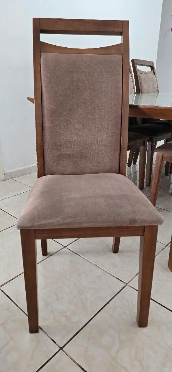 Mesa de jantar em madeira maciça com 8 cadeiras - Foto 3