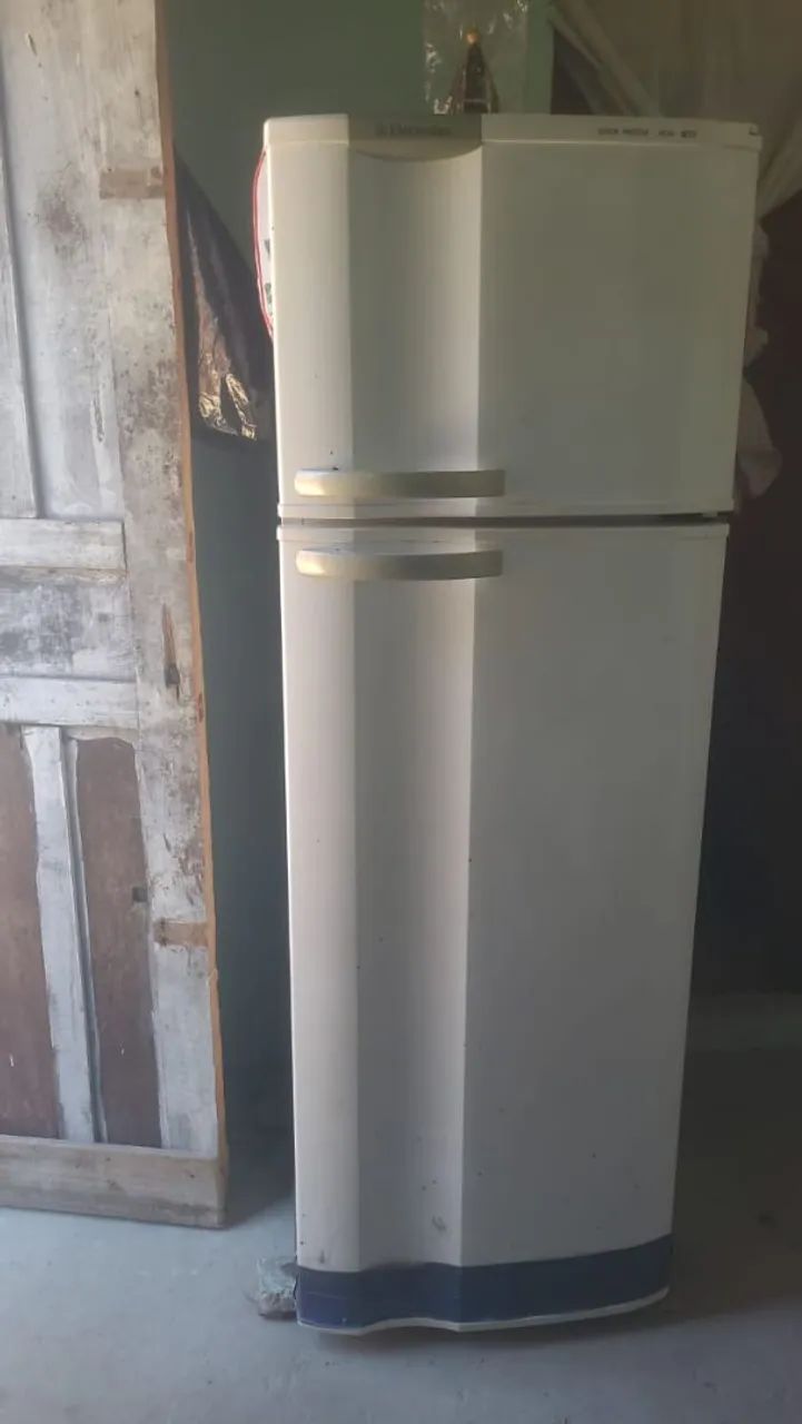 Geladeira Eletrolux duas portas - Foto 2