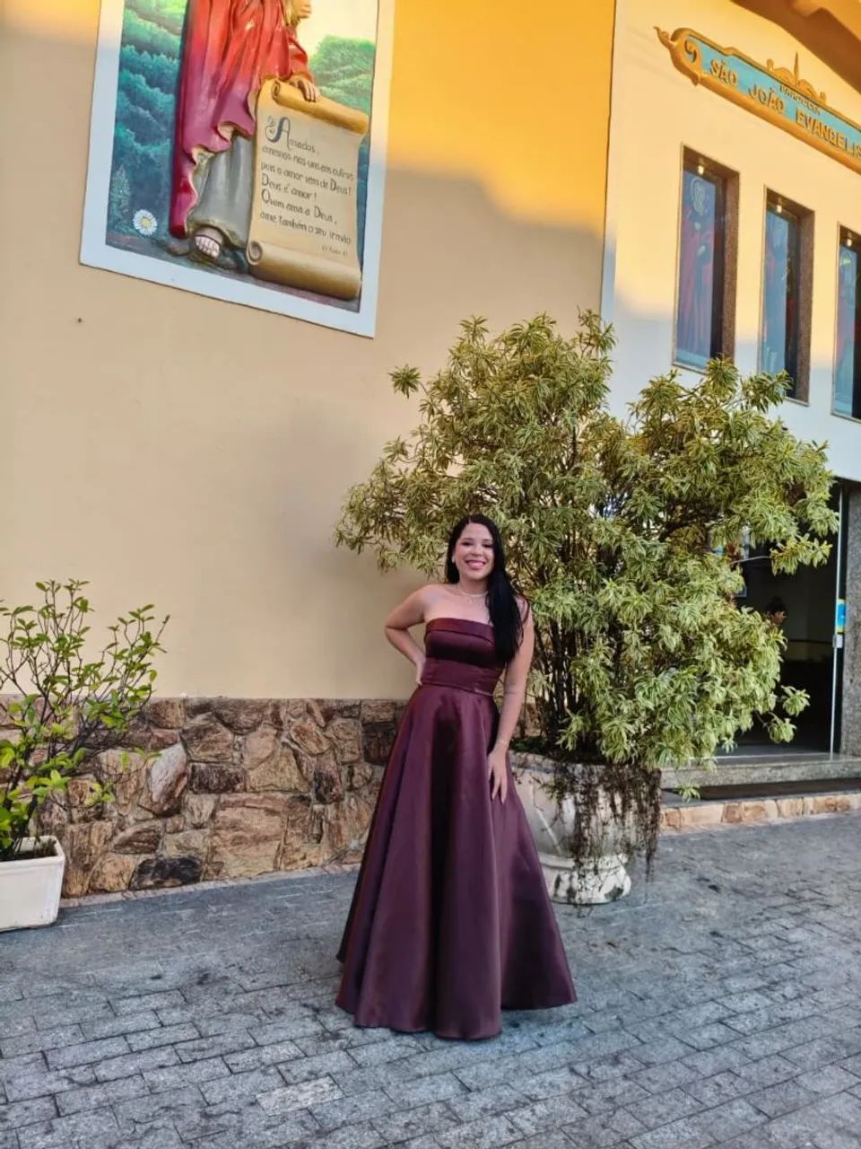 Vestido marrom de festa