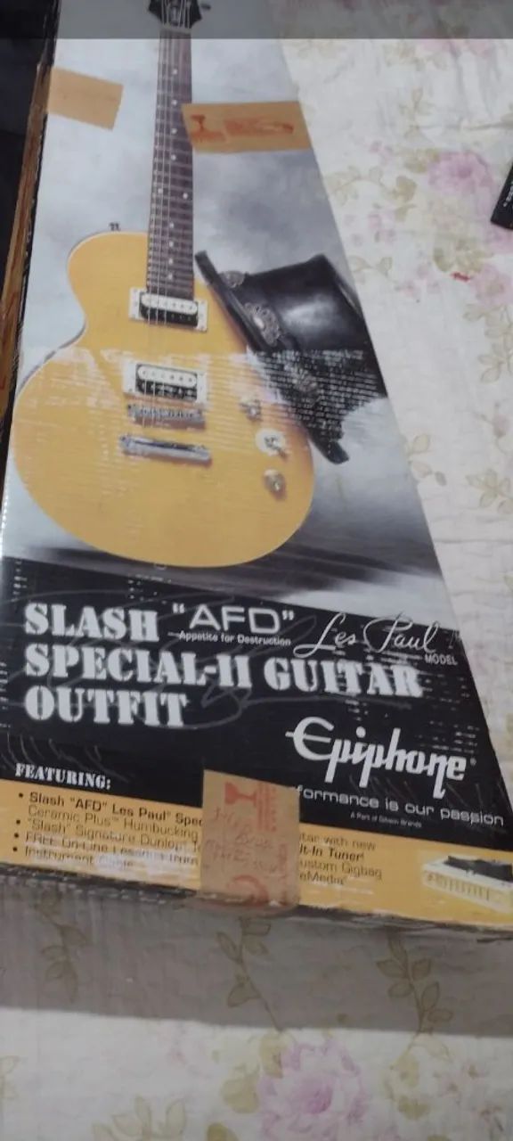 Guitarra a mais nova da cidade ?