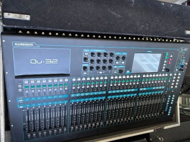 ALLEN HEATH QU 32 - COM CASE