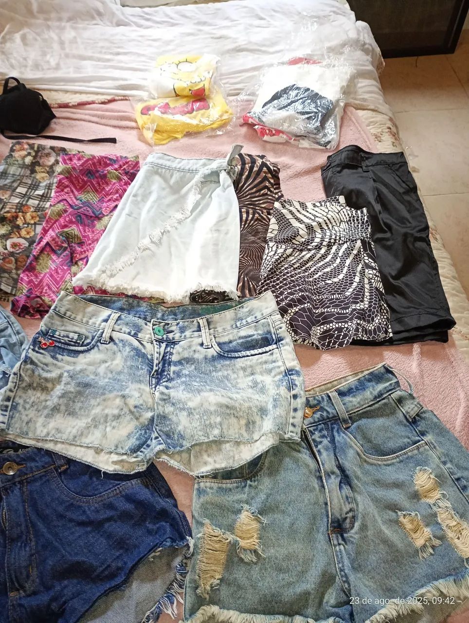 LOTE 50 ROUPAS FEMININAS  + MALA GRANDE  - Foto 4