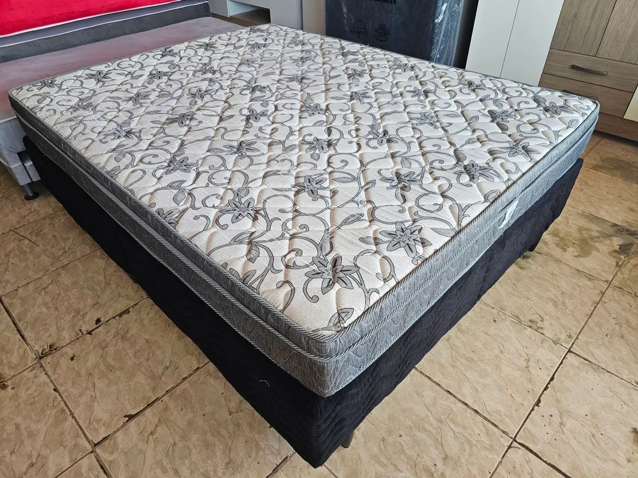 Cama box queen usada Molas bonnel  - Foto 3