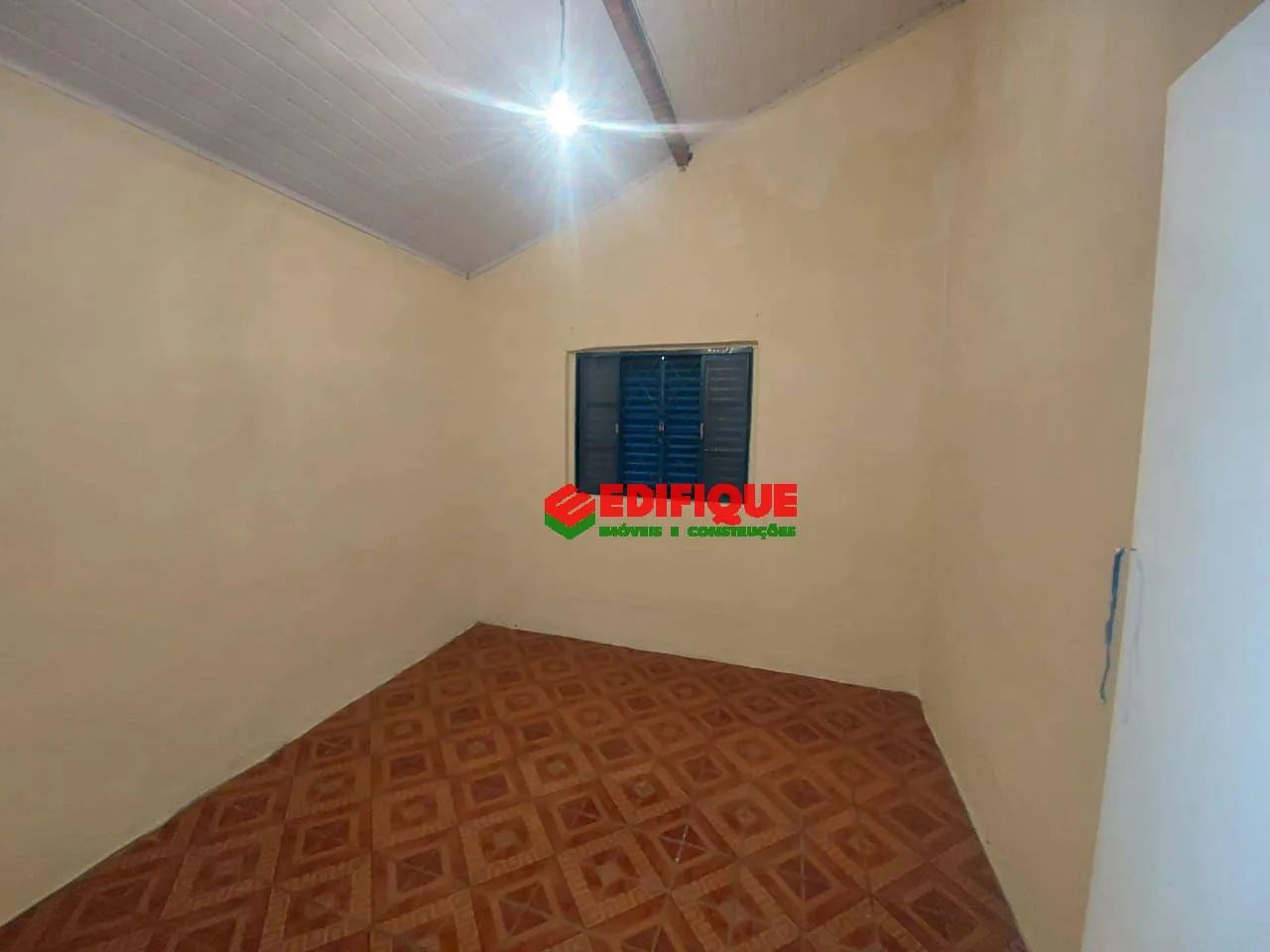 Casa Compacta e Funcional com 2 Dormitórios, Quintal e Vaga de Garagem - Foto 4
