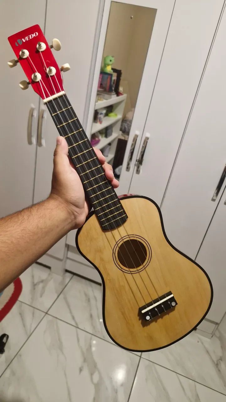 Ukulele acústico 
