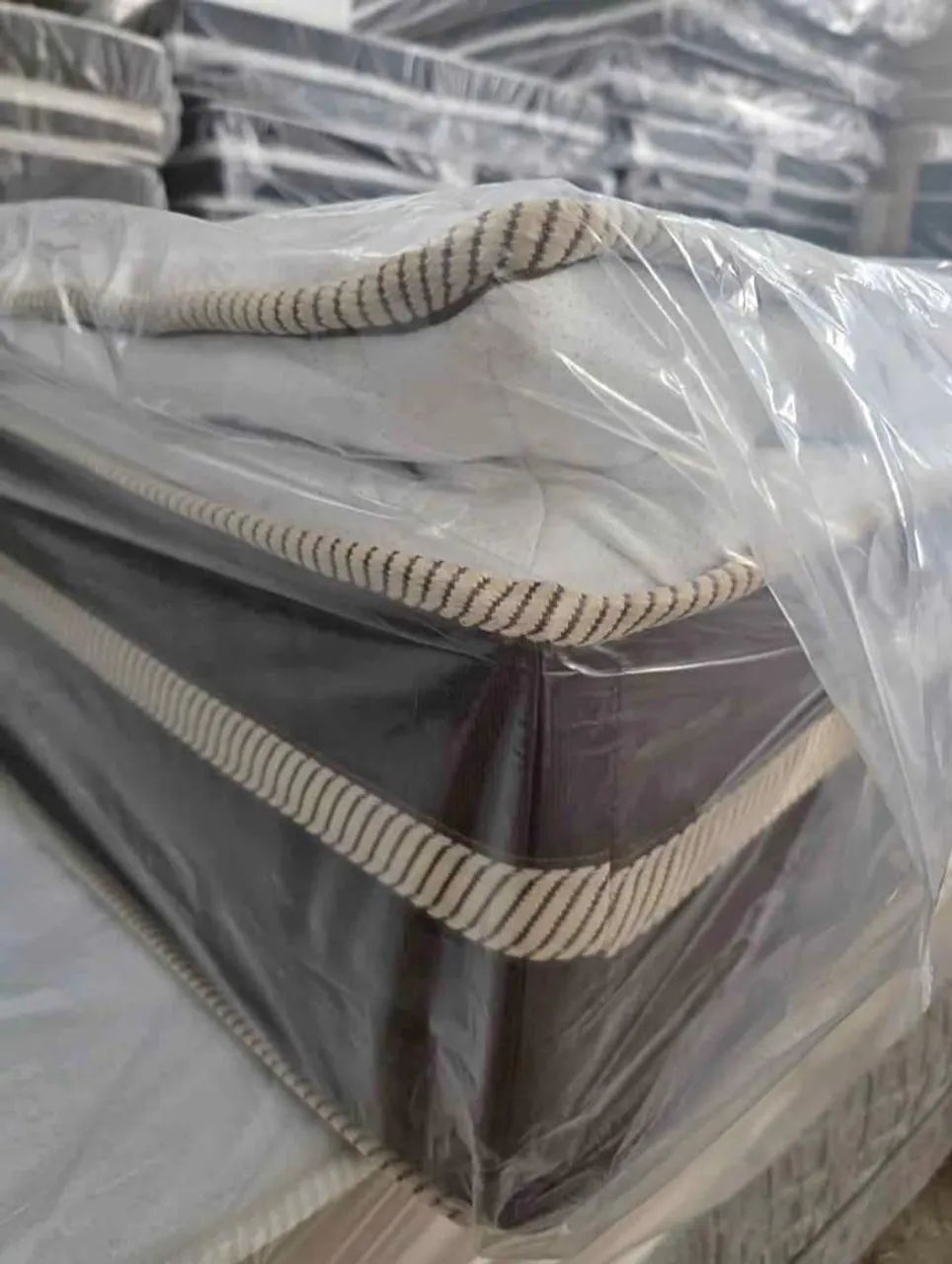 Colchão casal D33 com molas ensacadas e Pillow top