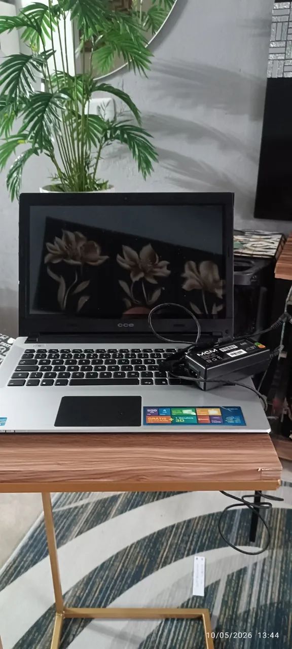 Notebook cce core i3  , HD 500,4 ran , tv  tela touch