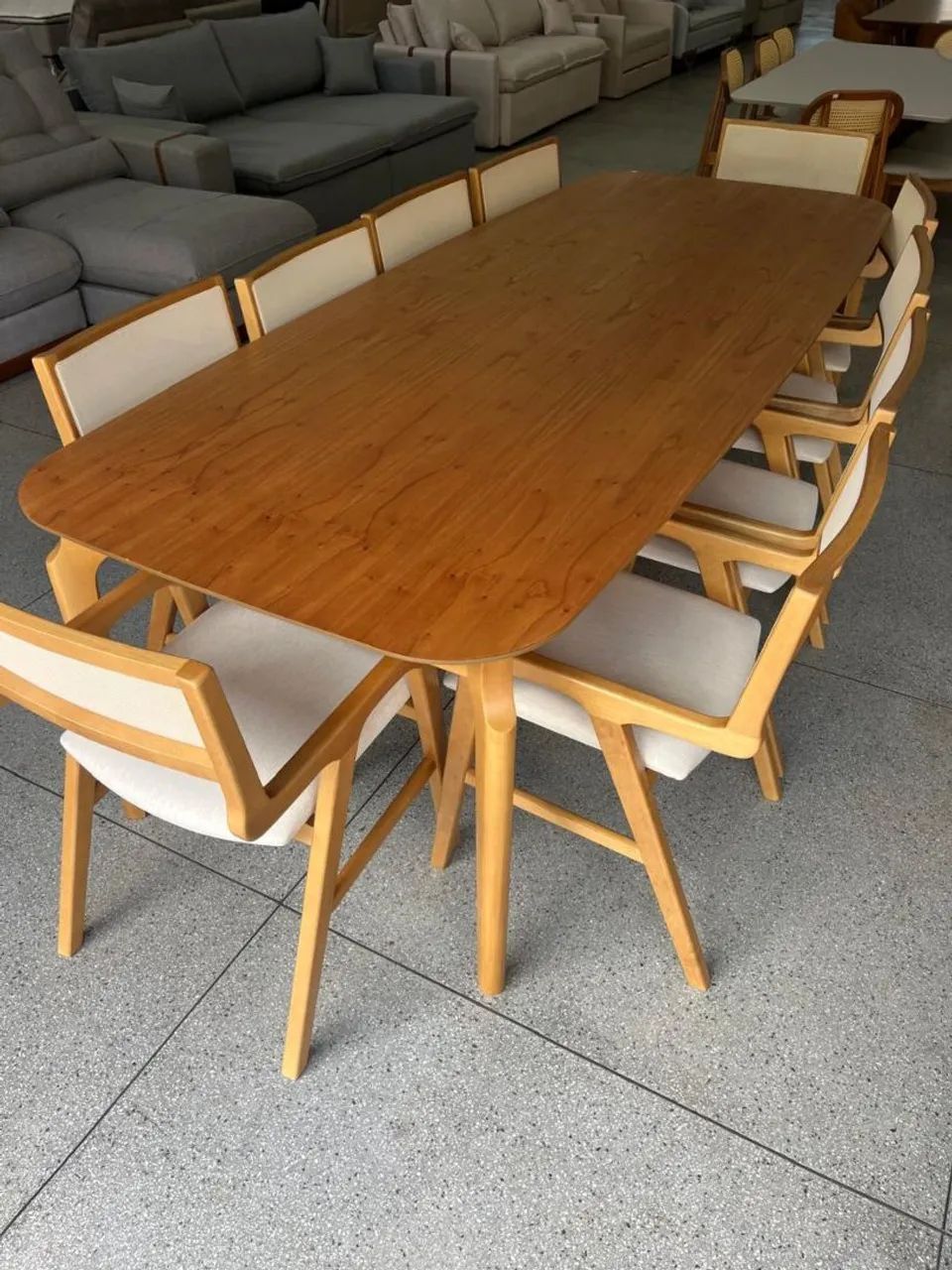 Mesa de Jantar  2.70mx1.10 com 10 cadeiras  - Foto 3