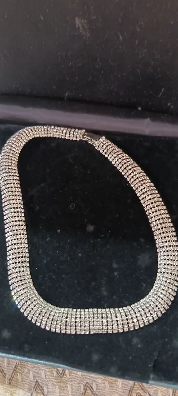 CONJUNTO COLAR, BRINCOS E PULSEIRAS STRASS.  - Foto 2