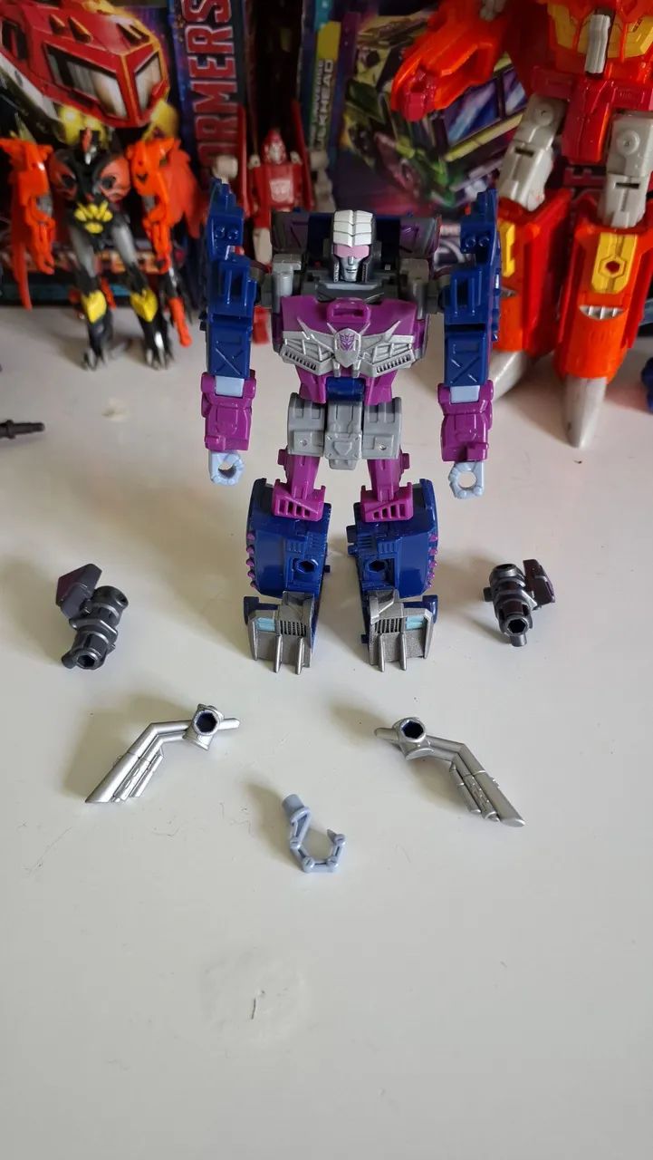 Transformers legacy evolution deluxe class axlegrease