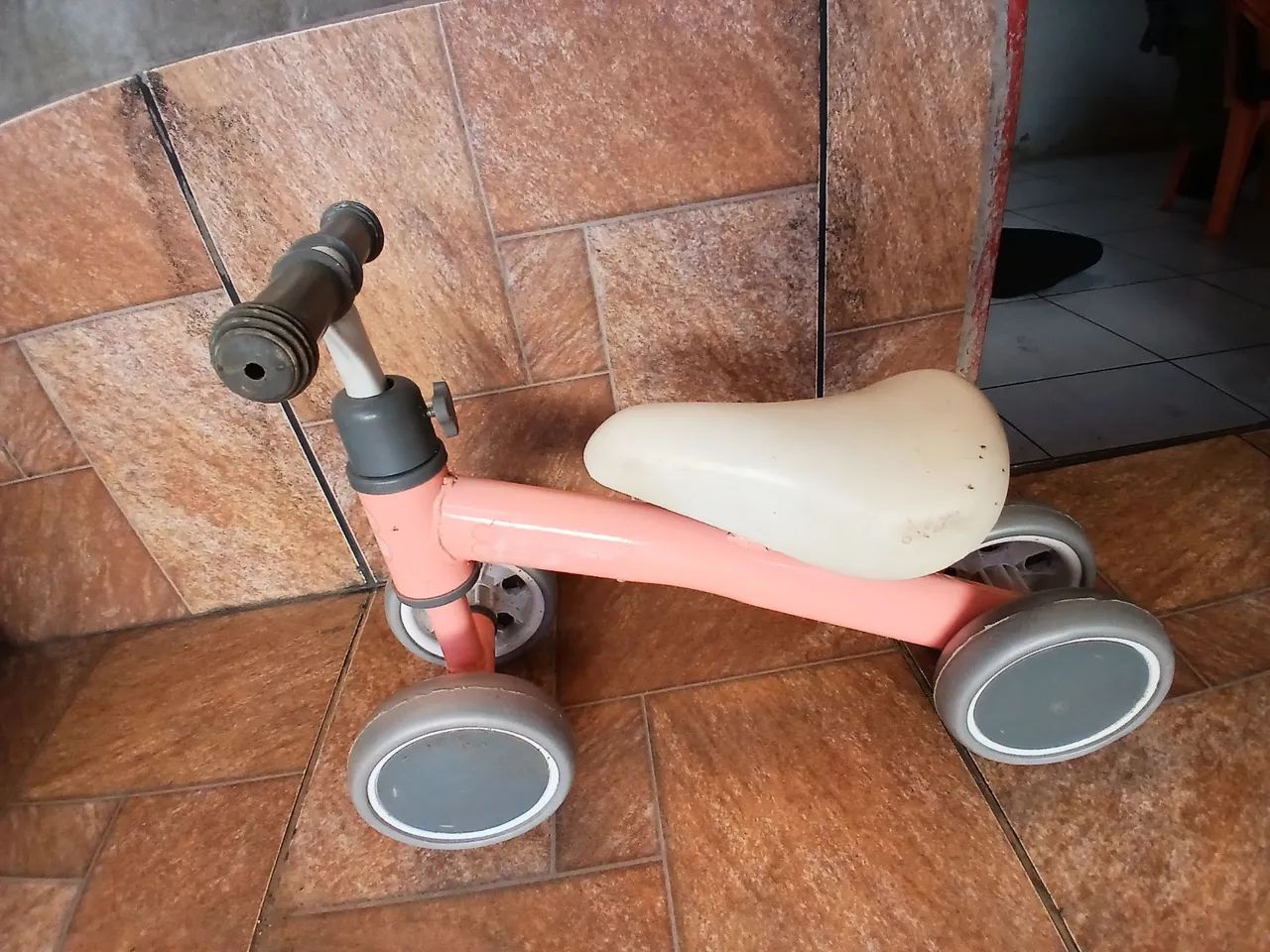 Bicicleta de equilíbrio para bebê  - Foto 2