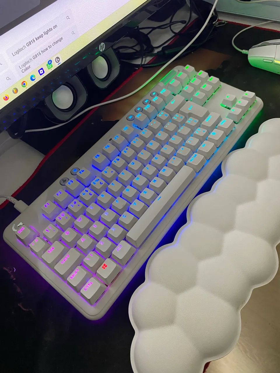 Teclado mecânico Logitech G713 (Apoio de braço original incluso) - Foto 2