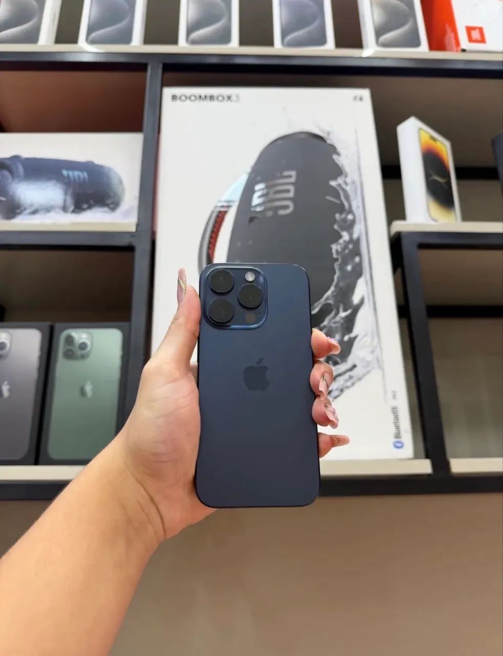 iPhone 15 pro 128 gb Azul semi novo com garantia  - Foto 3