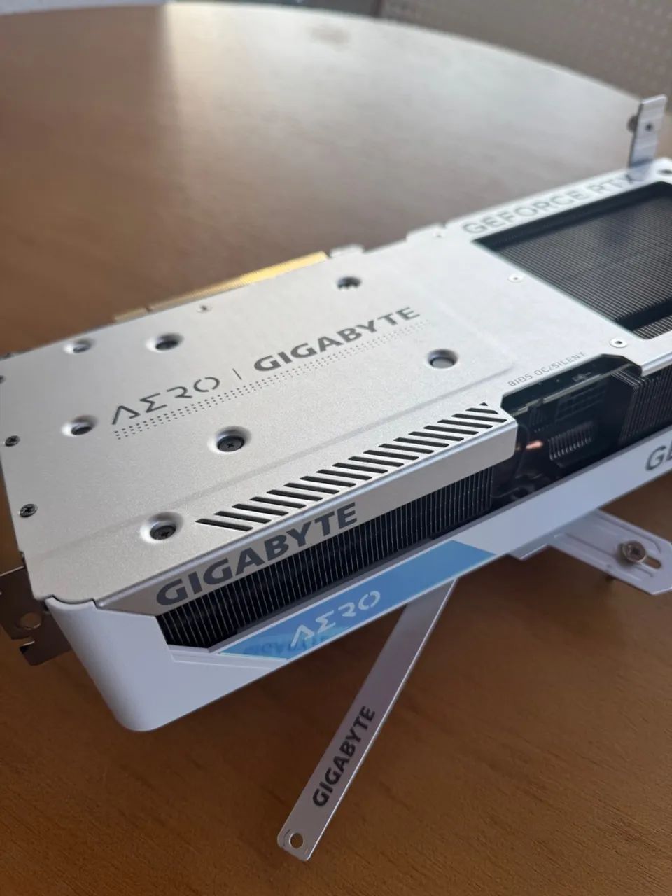 Gigabyte GeForce RTX 4070 Ti AERO OC 12G - Foto 4