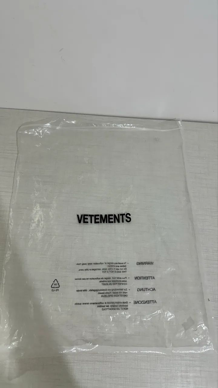 Camiseta Vetements  - Foto 3
