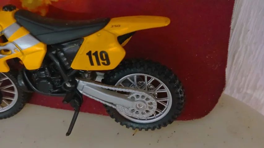 miniatura MOTO SUZUKI RM 250 AMARELA 119 - Foto 3