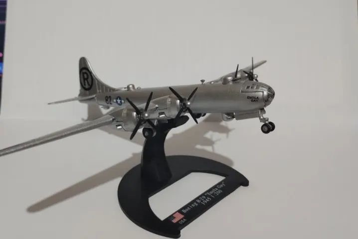 Miniatura Avião Bombardeiro  B-29 - Foto 4