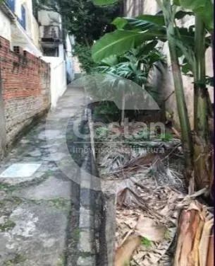 terreno com 5 casas