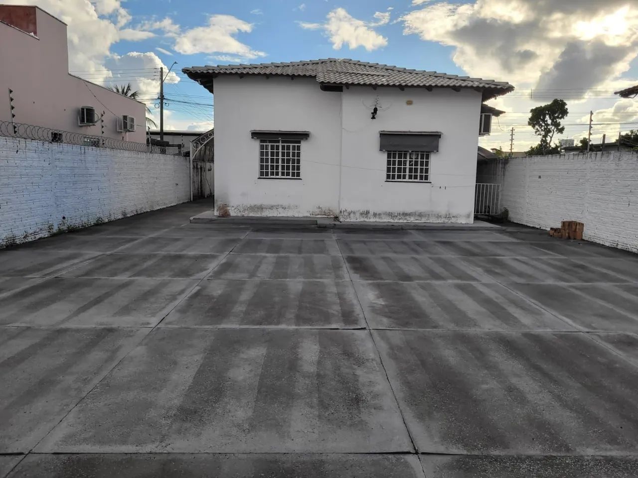 VENDO CASA ? NA RUA MERCÚRIO CIDADE SATÉLITE.          - Foto 2