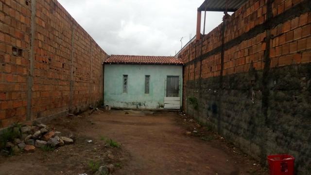Vende casa com lote em parque bela vista fundo da Volvo Gabriela 2