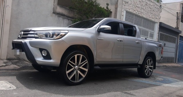 TOYOTA HILUX 2.7 TDI 4X4 AUT. 2016  NO BOLETO 