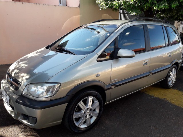 ZAFIRA 2010 COMPLETA