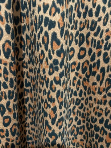 Calça pantalona com fenda oncinha. - Foto 2