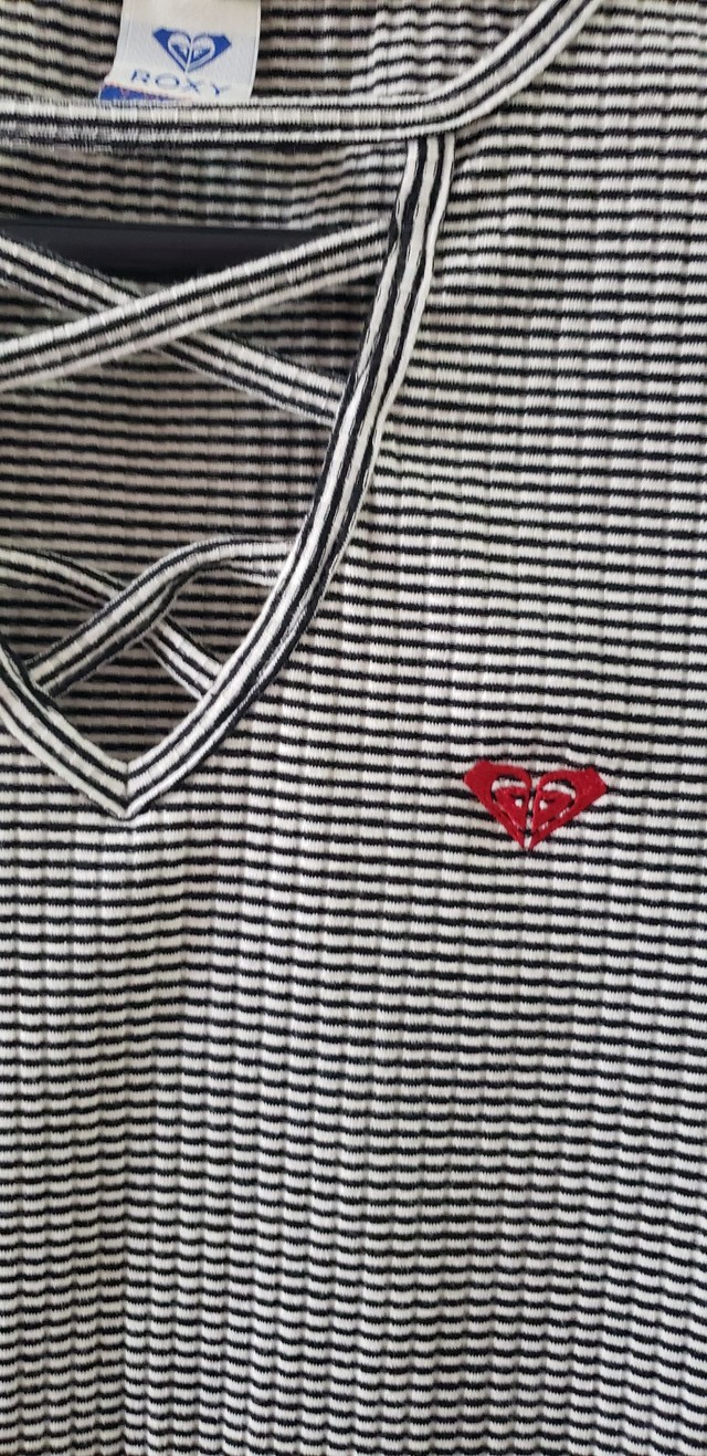 Blusinhas Roxy e Tricats