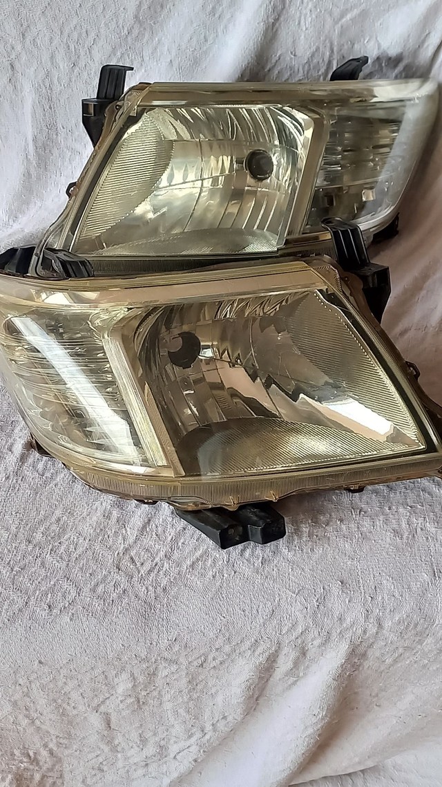Par Farol hilux 2012/15