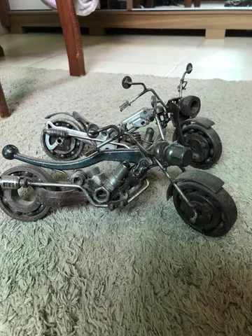 Moto velha vintage com peças separadas