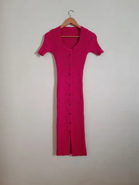 Vestido Canelado Manga Curta Tricot