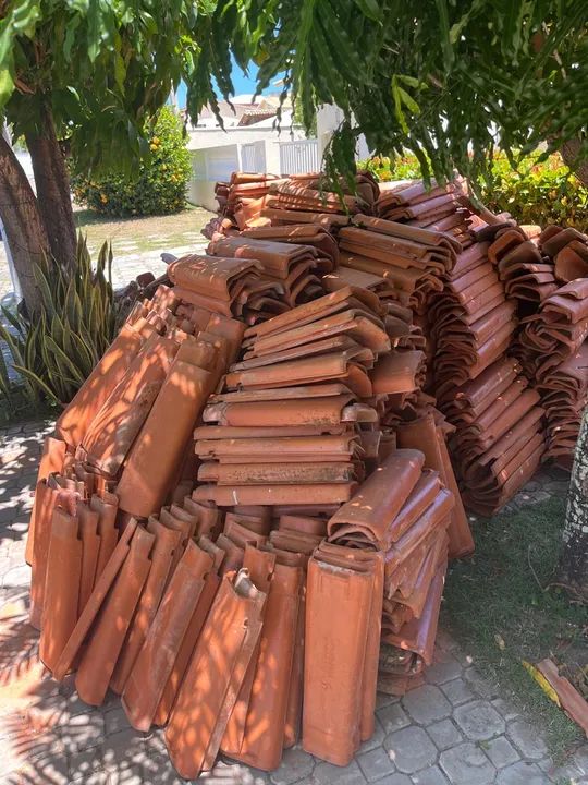 Telhas de cerâmica usadas