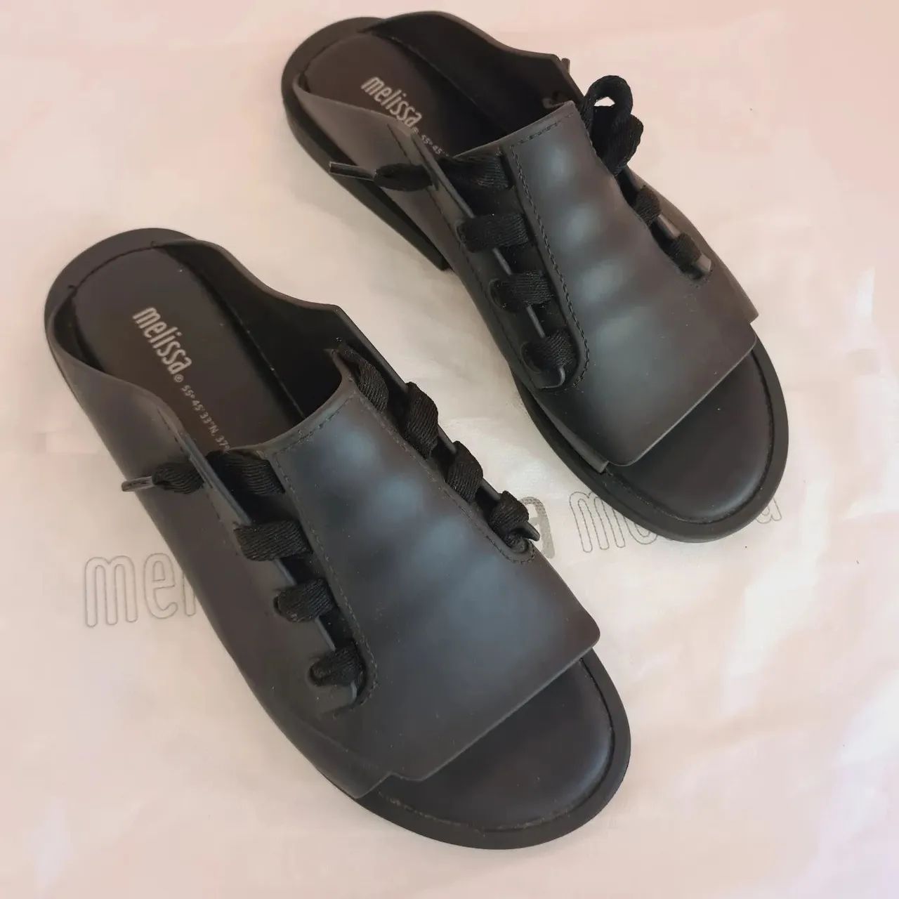 Melissa Ulitsa - Preto Opaco L180a - Nova - Foto 2