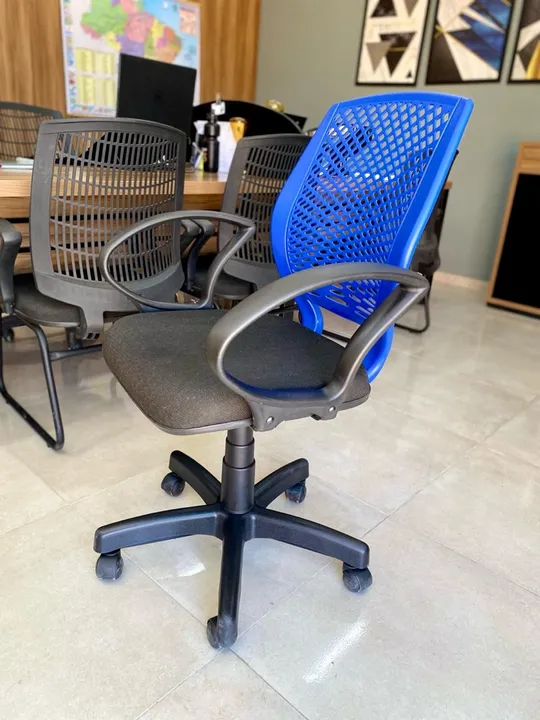 Cadeira de Escritório Giratória - Conforto e Design
