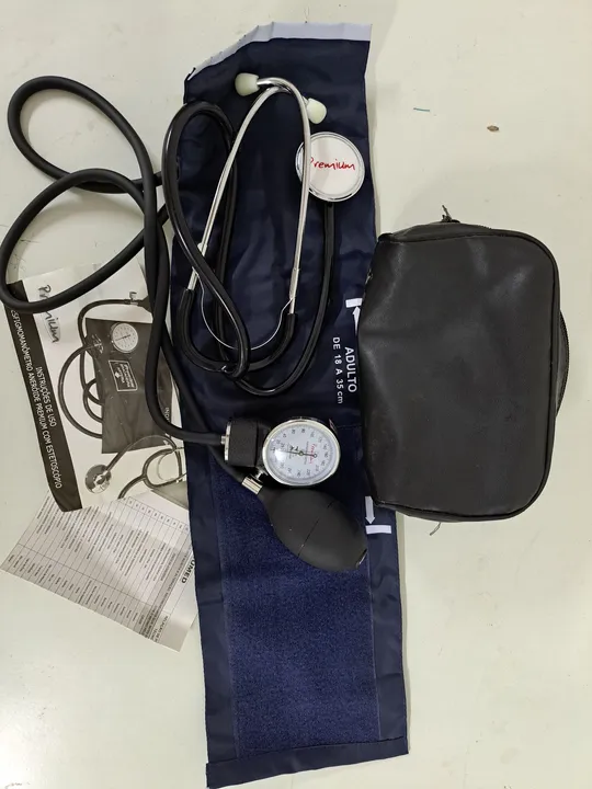 Kit estetoscópio e esfigmomanometro