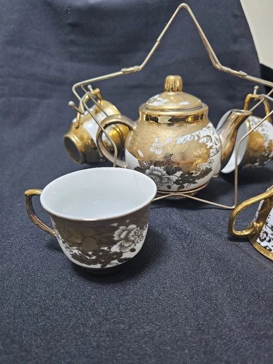 Conjunto de chá - com bule, 4 xícaras e suporte em porcelana fina - coleção - Foto 3