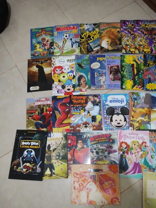 Lote- Coleção de álbuns de figurinhas animes e super heróis  - Foto 3