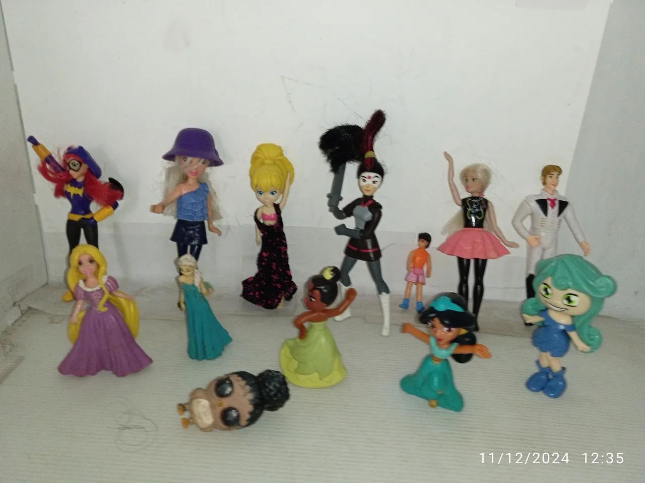 Bonecas pequenas. Marcas e modelos diversos. Kit com 13 peças  - Foto 2